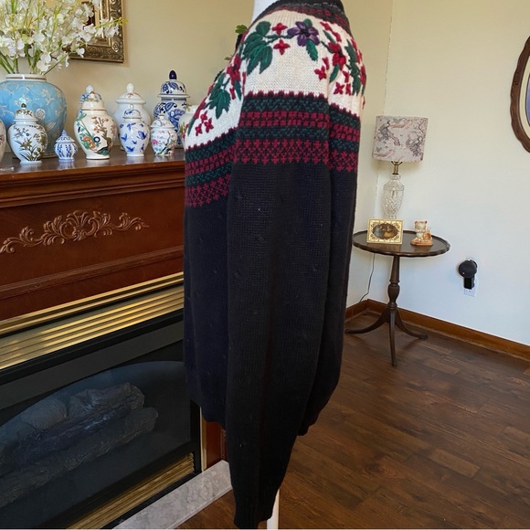 Northern Isles • Hand Embroidered Floral Fair Isle Cardigan Sweater • Size M - Picture 5 of 7